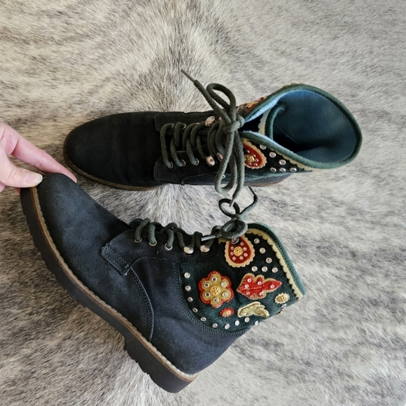 Mariagrazia Ripari Vintage Suede Embroidered Floral Studded Lace Up Boots - Picture 11 of 12